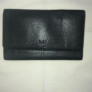 Pebbled tri-fold leather wallet